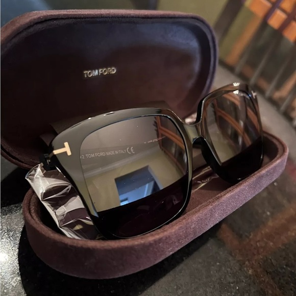 Tom Ford ‘Faye’ Sunglasses - Picture 12 of 15